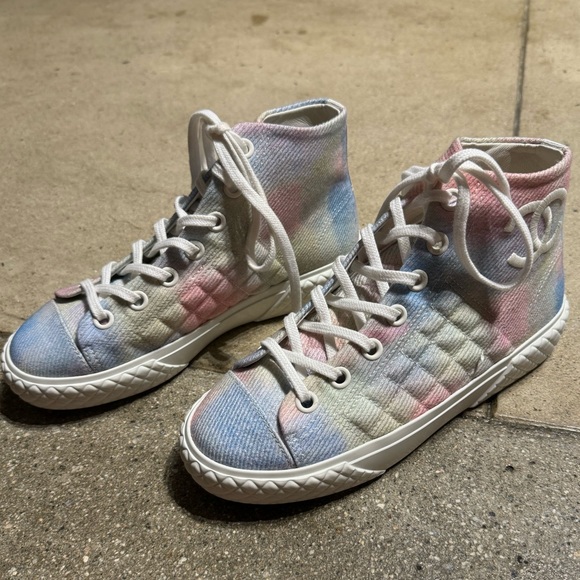 Chanel Printed Multicolor High Top Sneaker CC Logo - Picture 10 of 13
